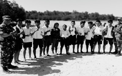 Murid SMPN 1 Rote Barat Laut Hadiri Undangan TNI untuk Penanaman Mangrove